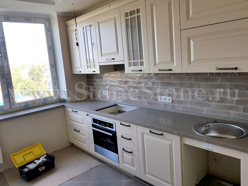 ���������� �� ������ �������� ������ ����������� � ���������� Caesarstone 5104 Tuscan Down